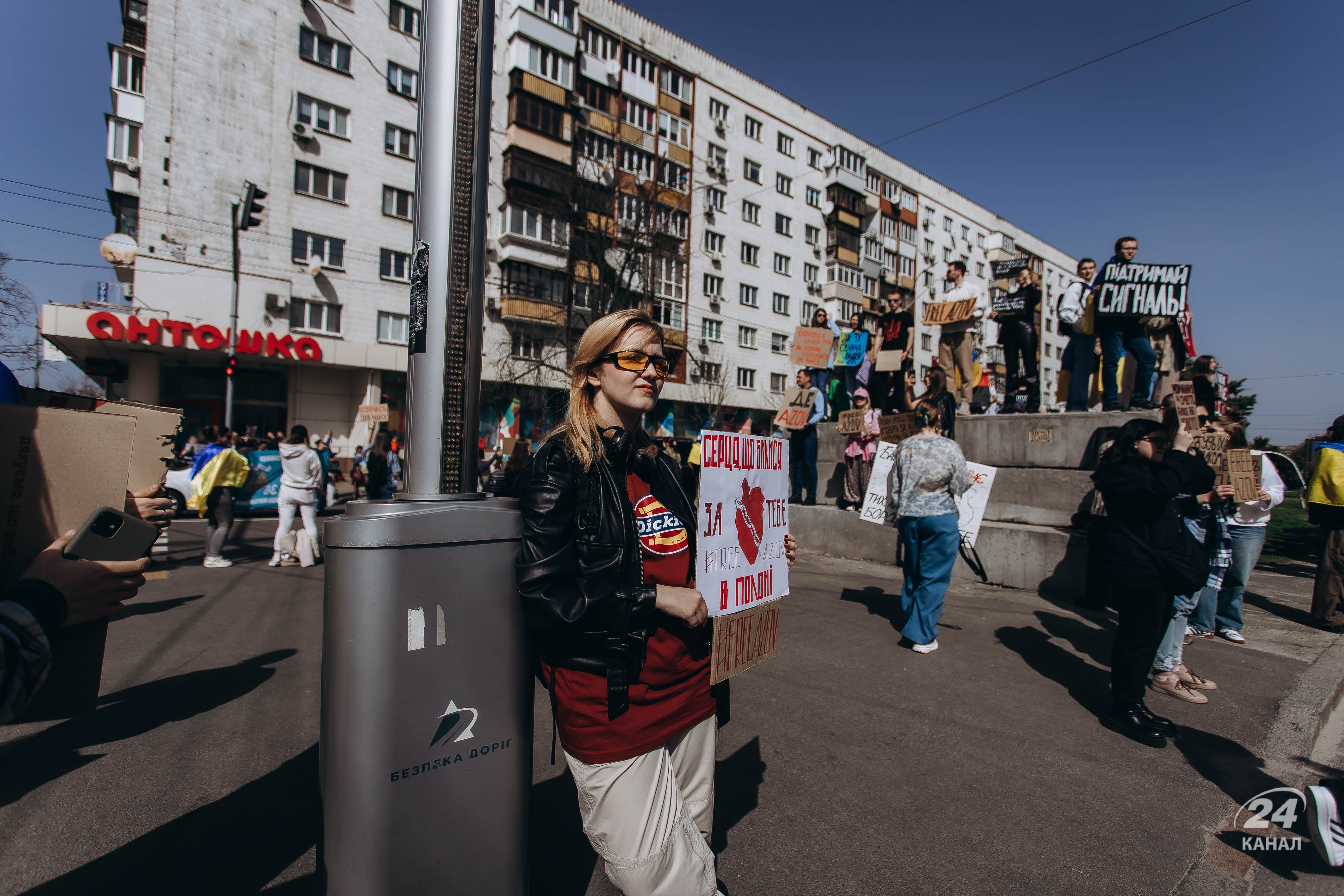 У Києві пройшла акція на підтримку полонених азовців