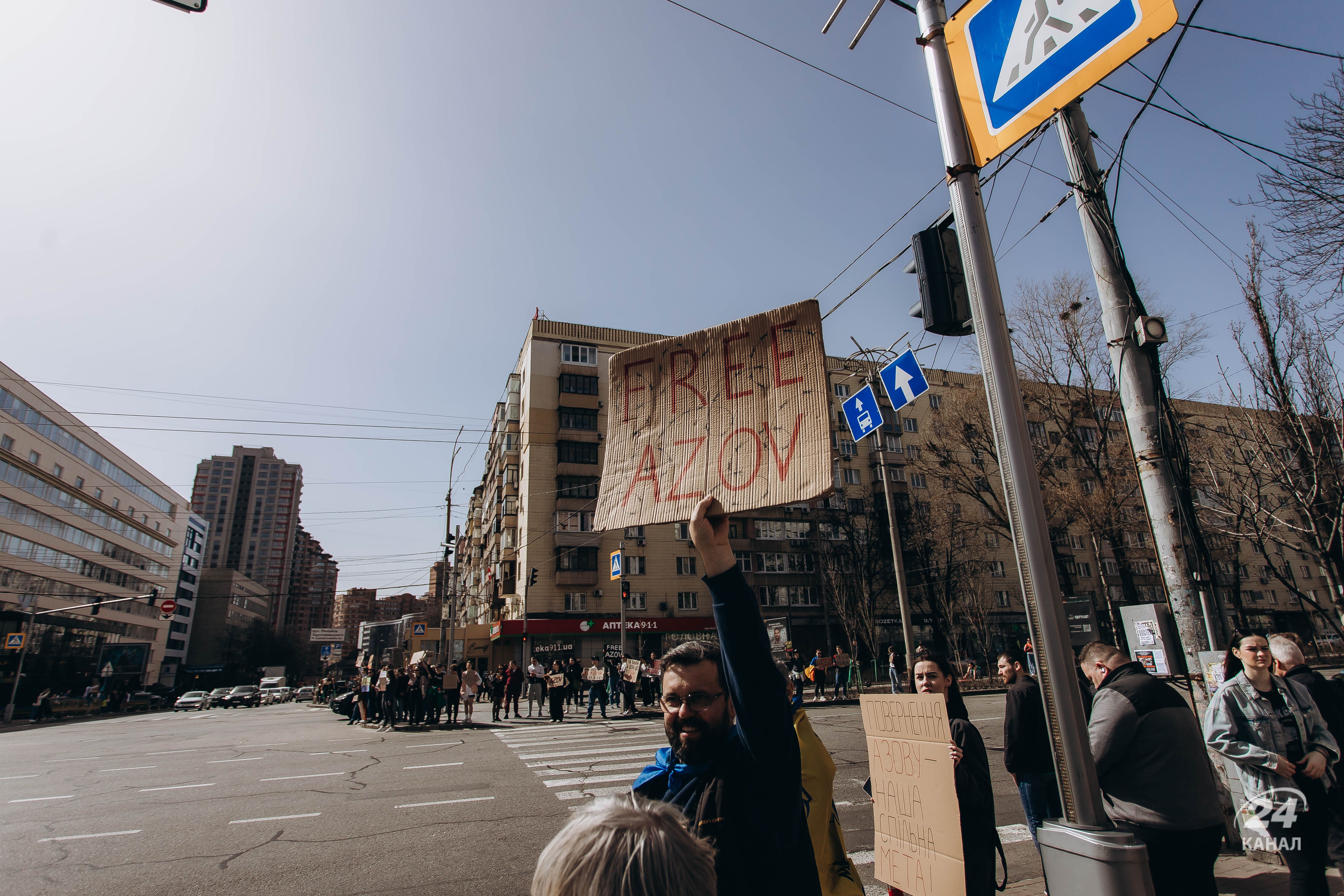 У Києві пройшла акція на підтримку полонених азовців