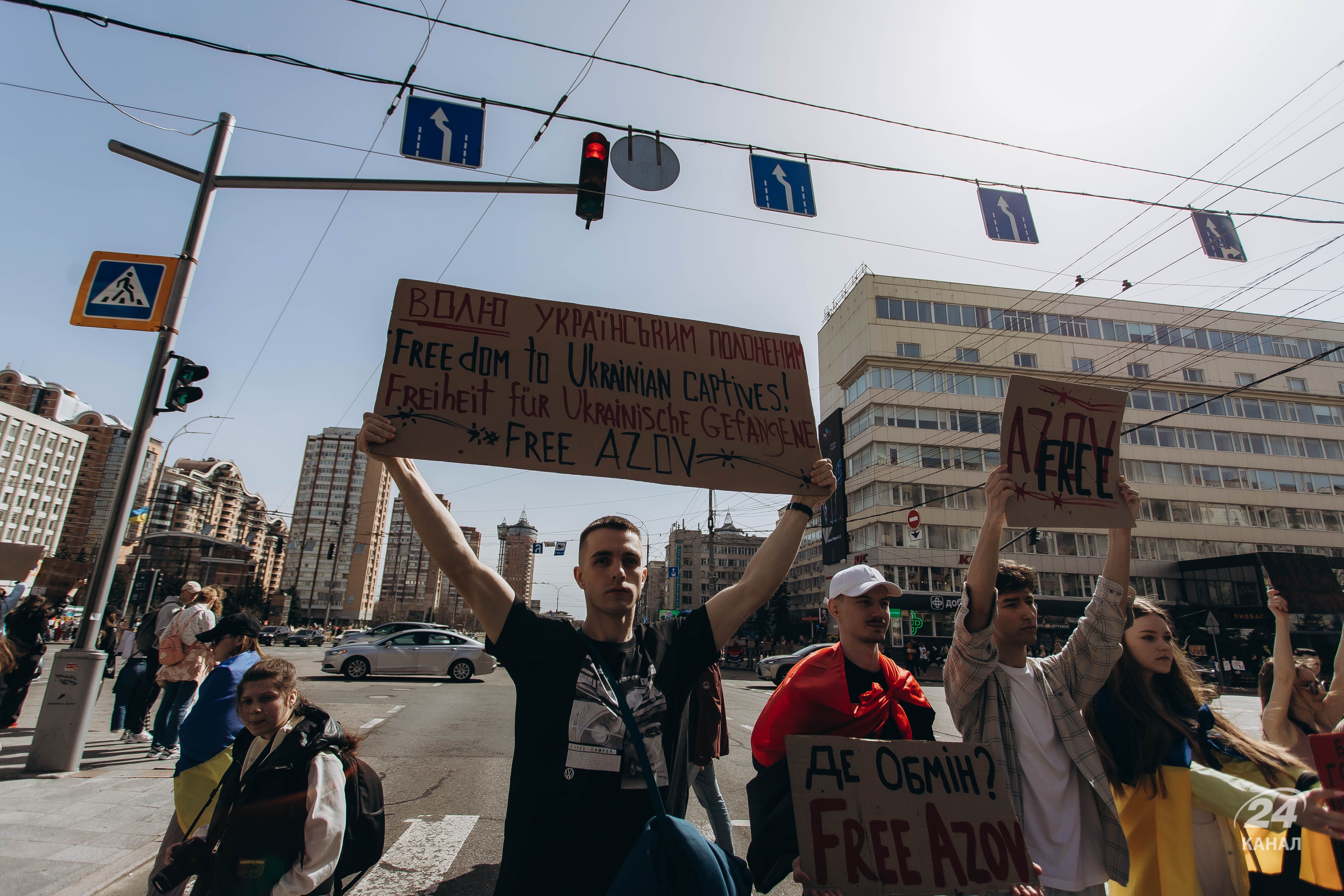 У Києві пройшла акція на підтримку полонених азовців