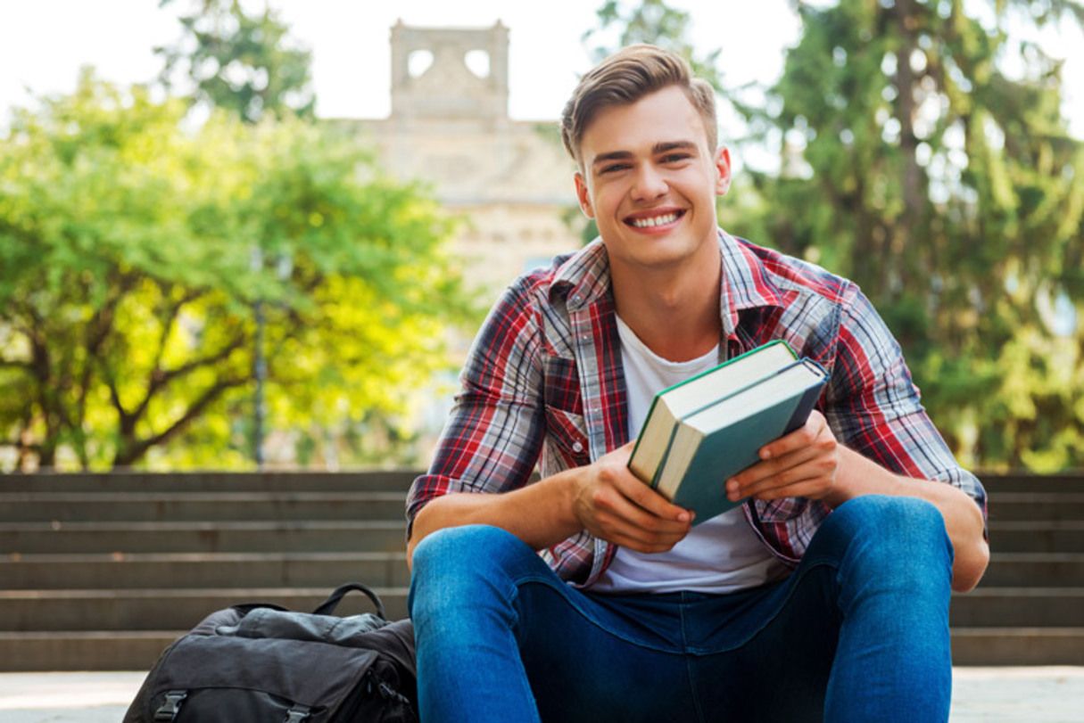 Студенты-мужчины смогут поехать учиться за границу