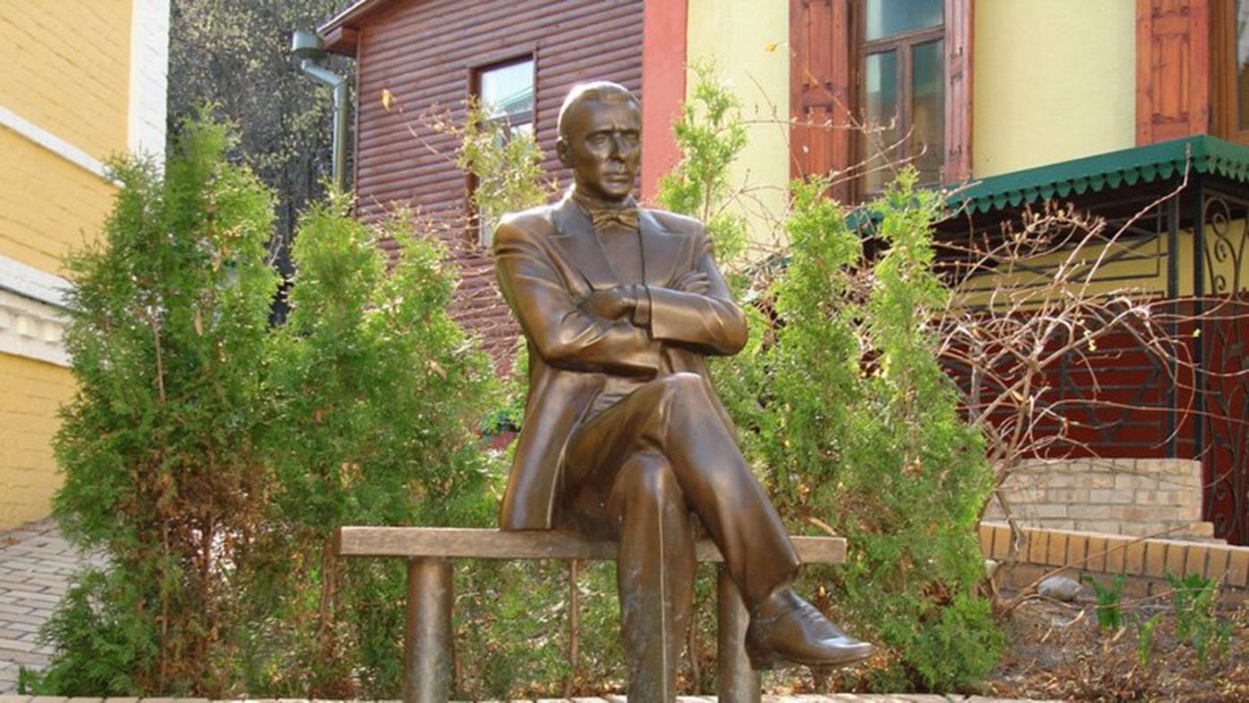 Объекты, посвященные Булагакову, относятся к символике российской имперской политики Объекты, посвященные Булагакову, относятся к символике российской имперской политики