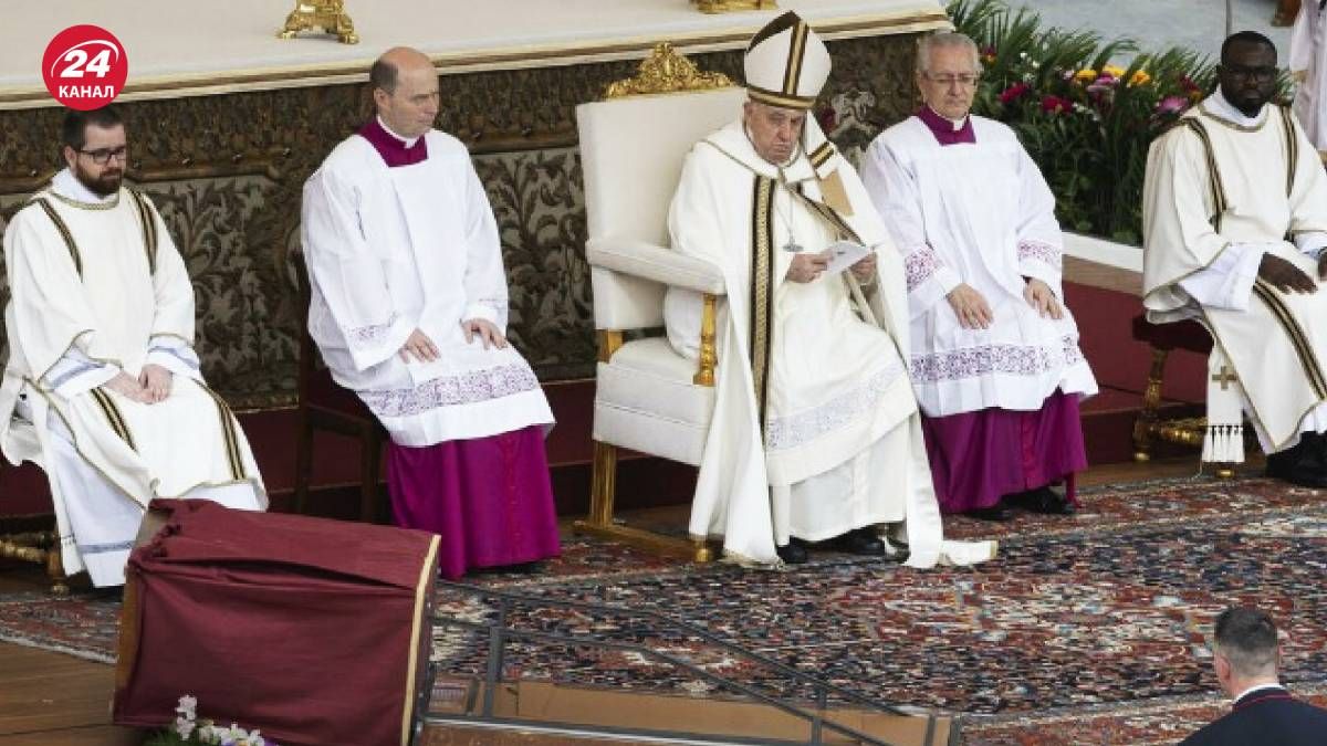 На Великдень із понтифіком сталася неприємність