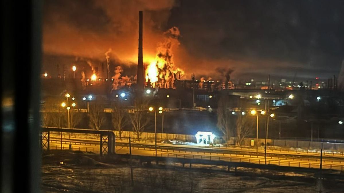  Удари БпЛА по нафтопереробних заводах змушують Росію шукати бензин у Казахстані