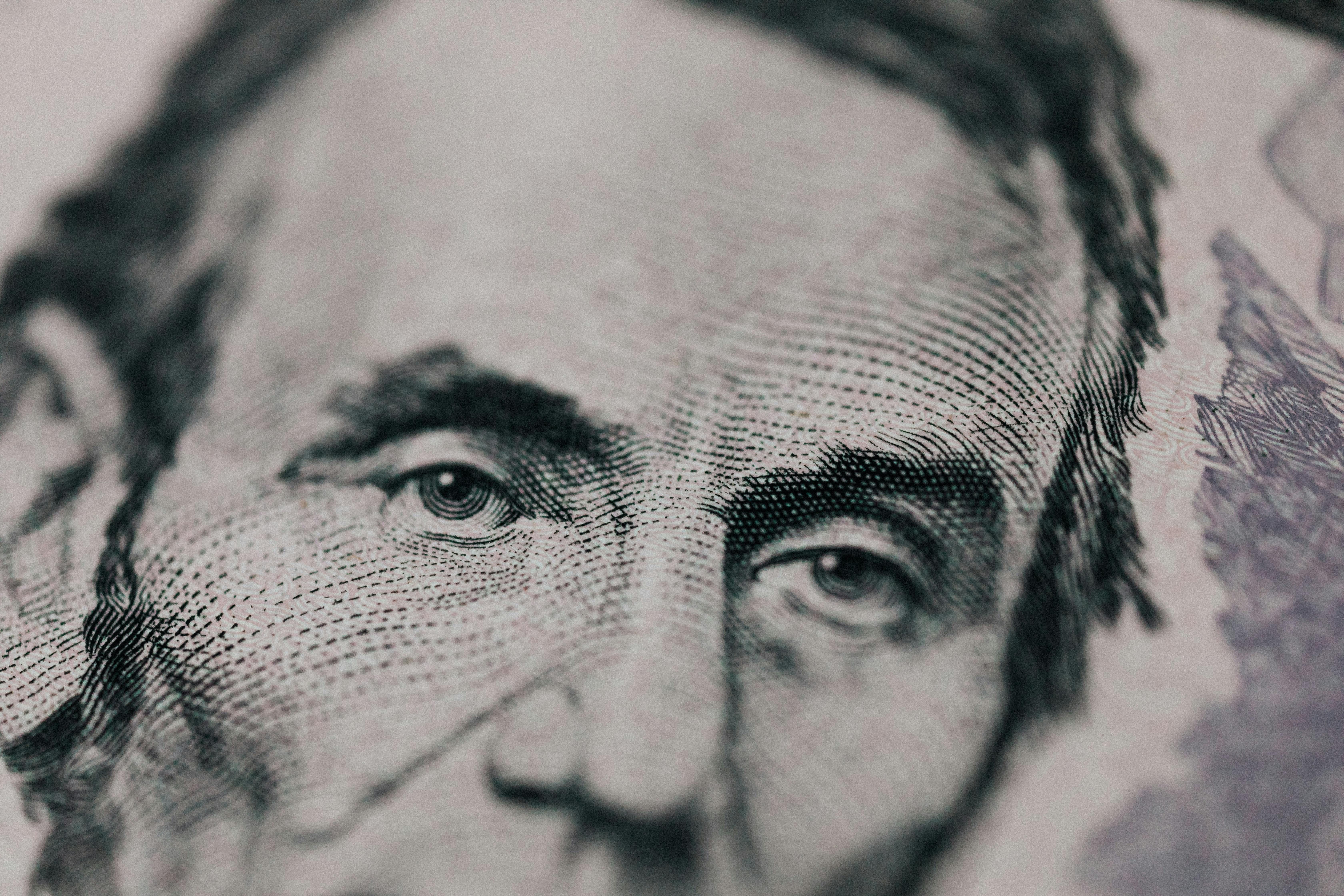Доллар НБУ 9 апреля - сколько стоит валюта сегодня - как подорожал курс за сутки