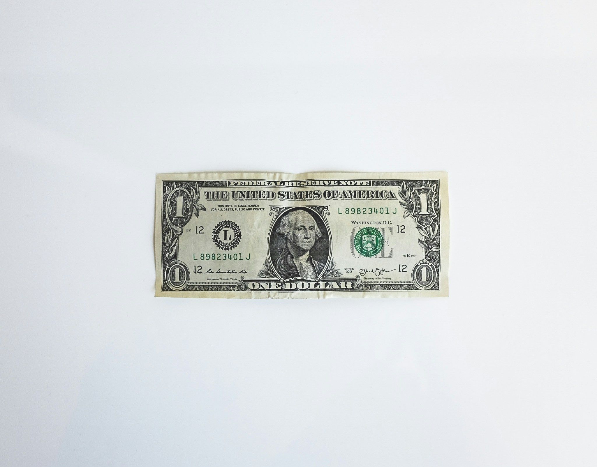 Курс доллара в обменниках - цена валюты подешевела - стоит ли покупать доллар