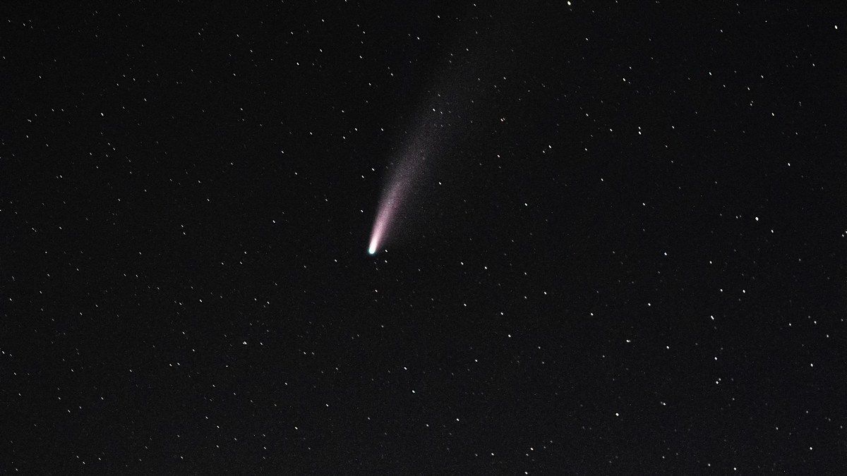 Комета SOHO-5008 була помічена під час затемнення, але швидко розпалася на дрібні частини