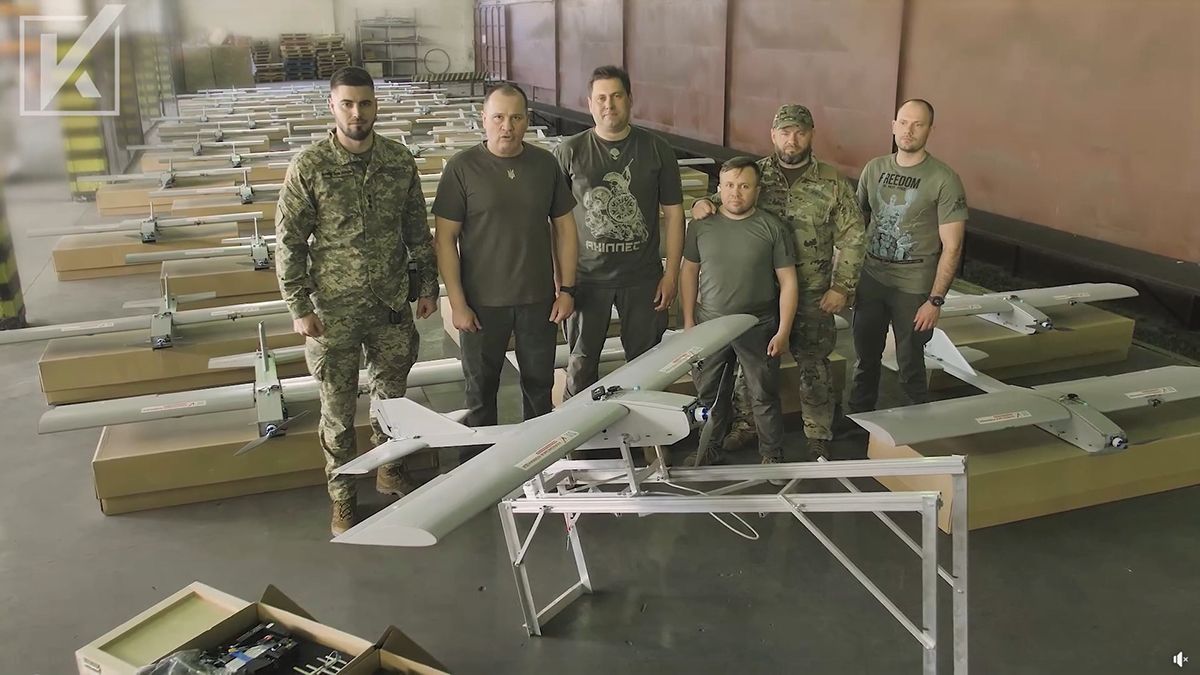 Украинская команда передала защитникам большие дроны и оборудование к ним - 24 Канал