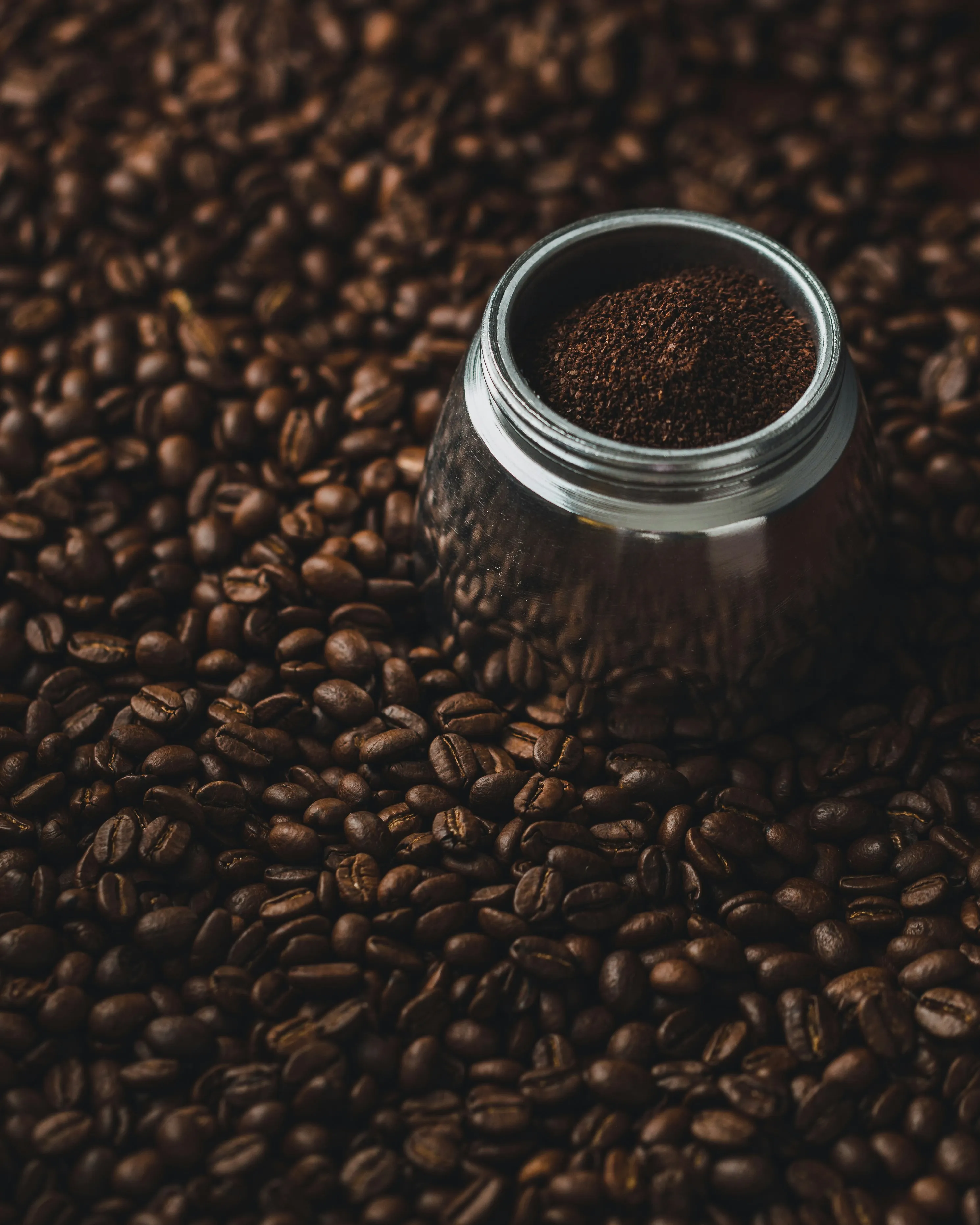Ніколи її не викидайте: дізнайтеся, як зробити мегаефективне добриво з кавової гущі
