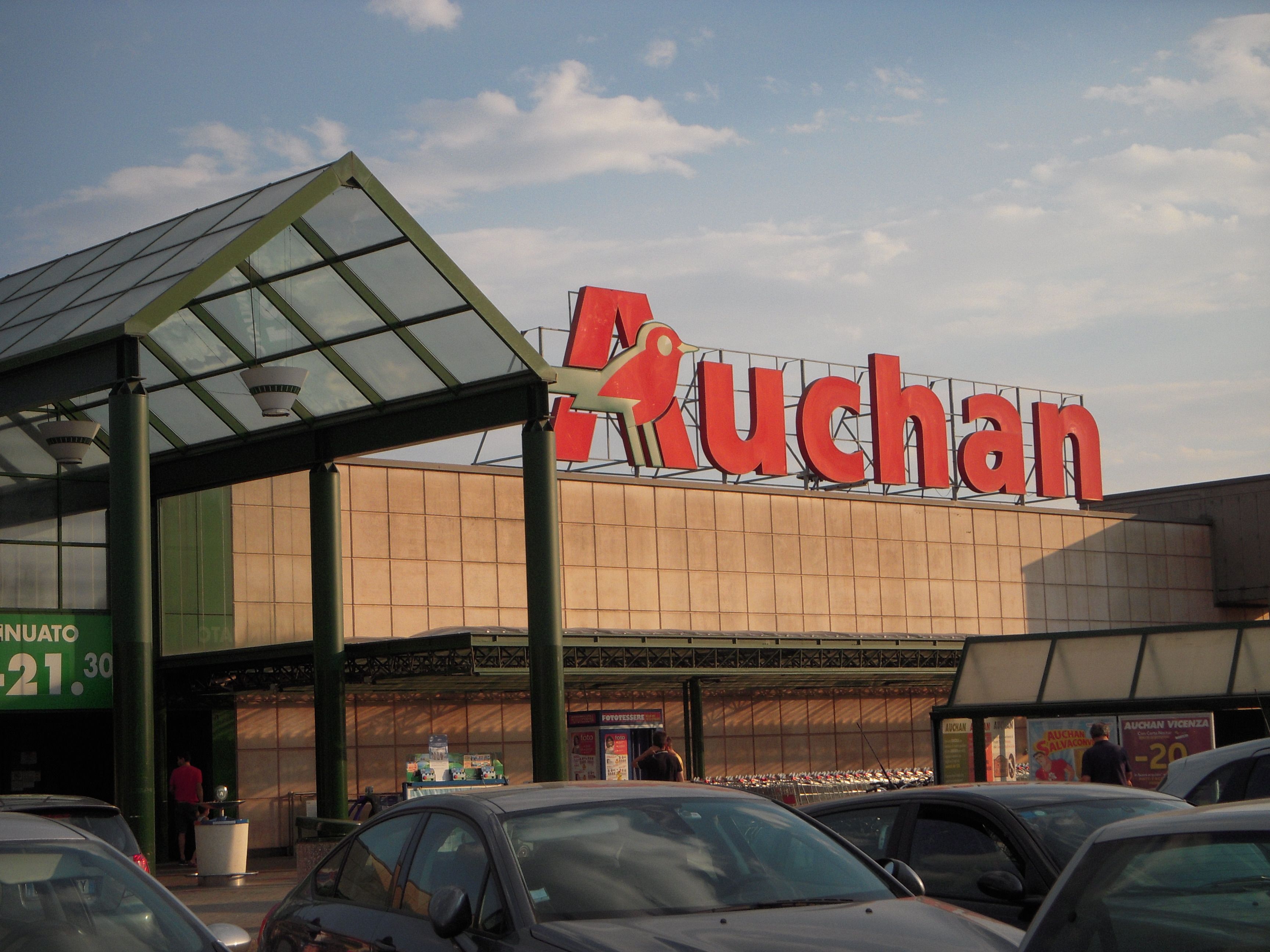 Auchan закриє філію в Росії Auchan закриє філію в Росії