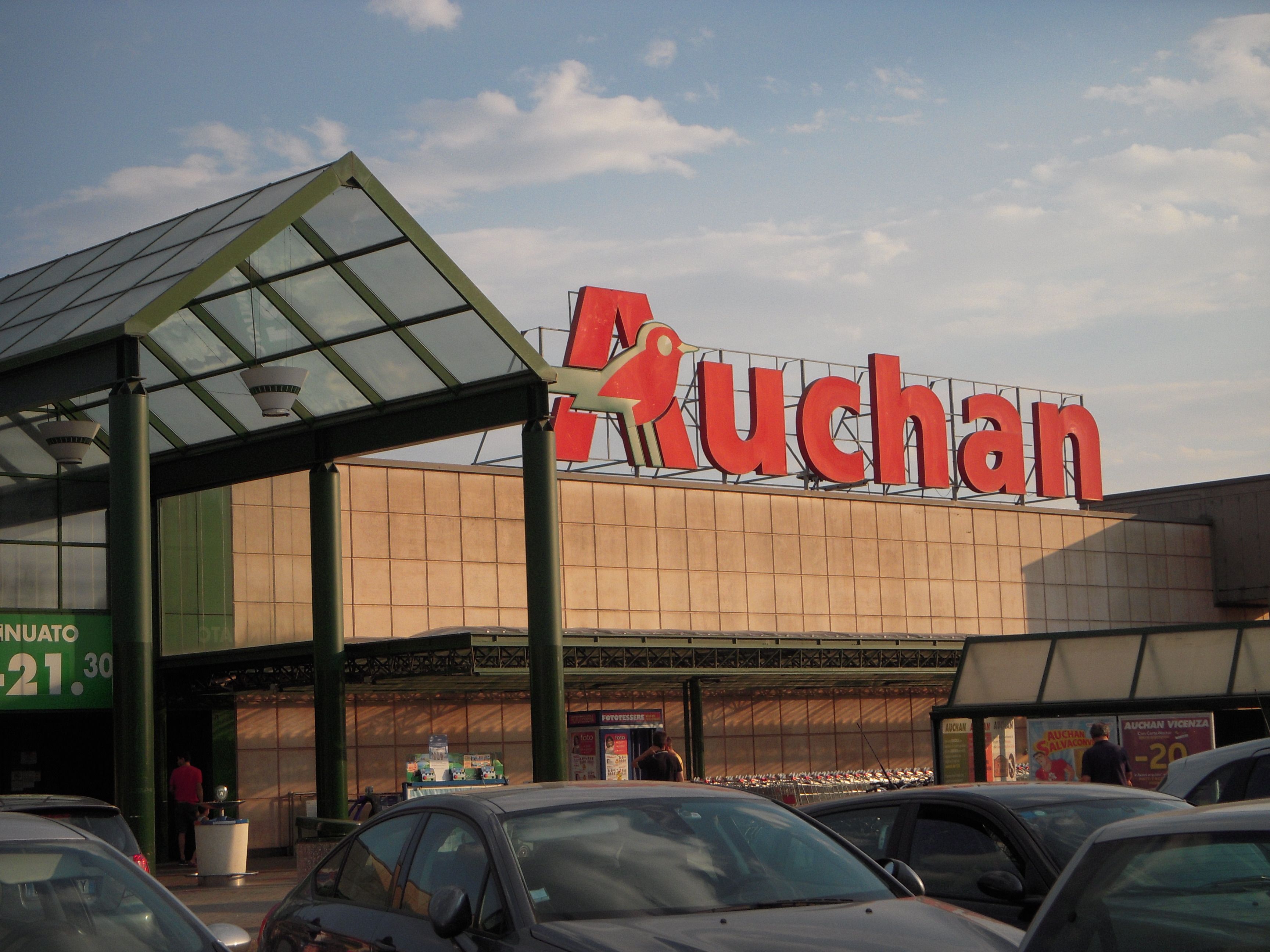 Auchan закриє філію в Росії