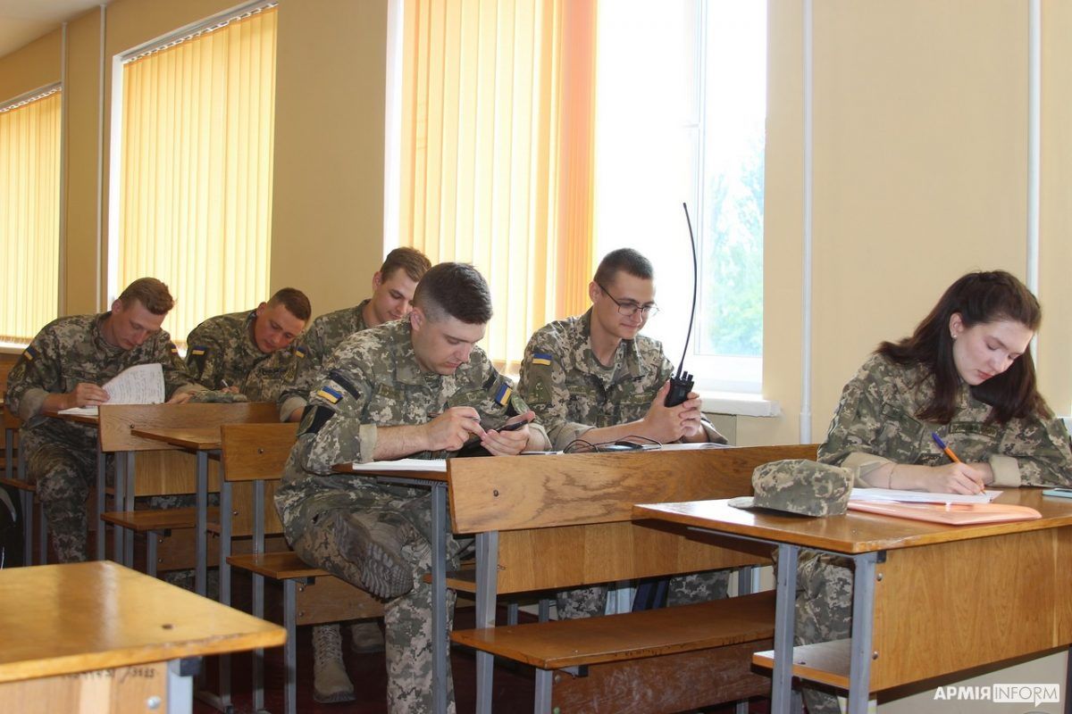 Військова підготовка у вишах - у ЗВО запровадять обов'язкову базову підготовку 