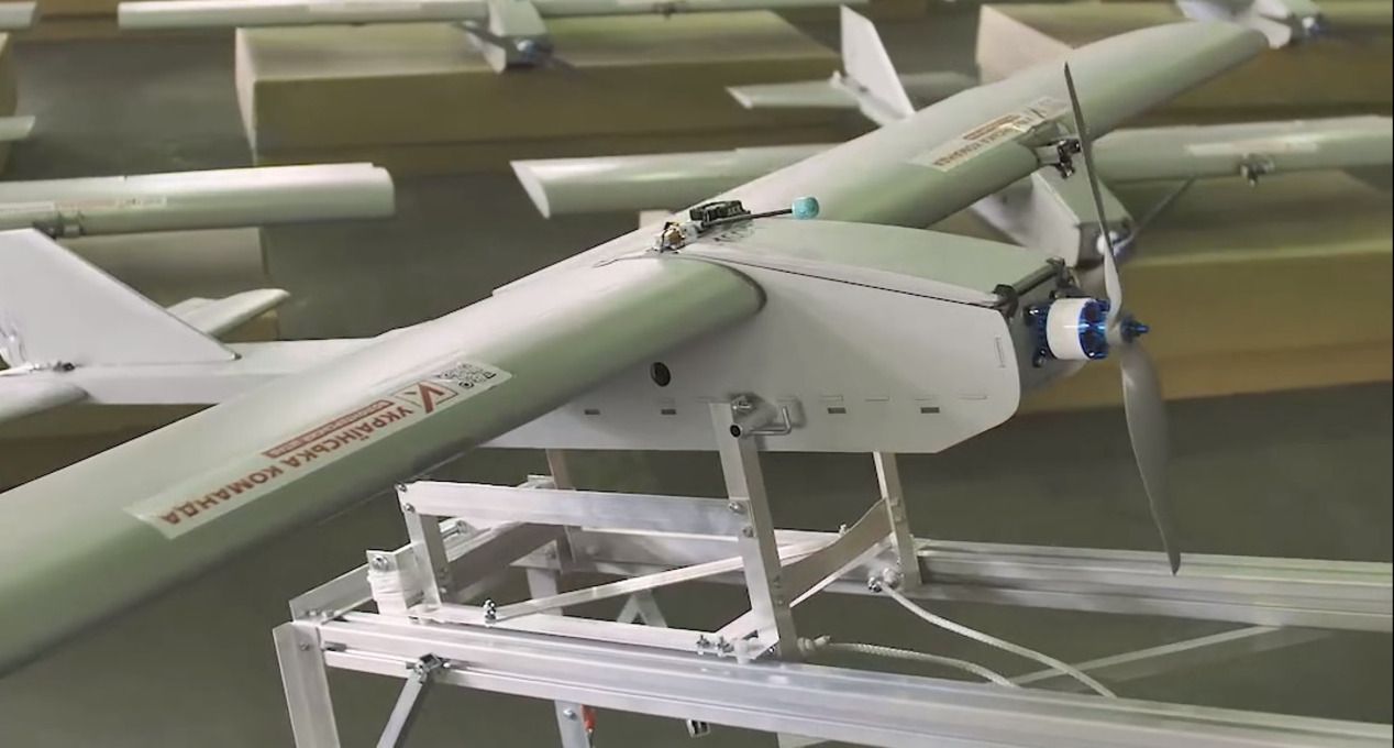Украинская команда передала крупную партию дронов-самолетов 72 бригаде