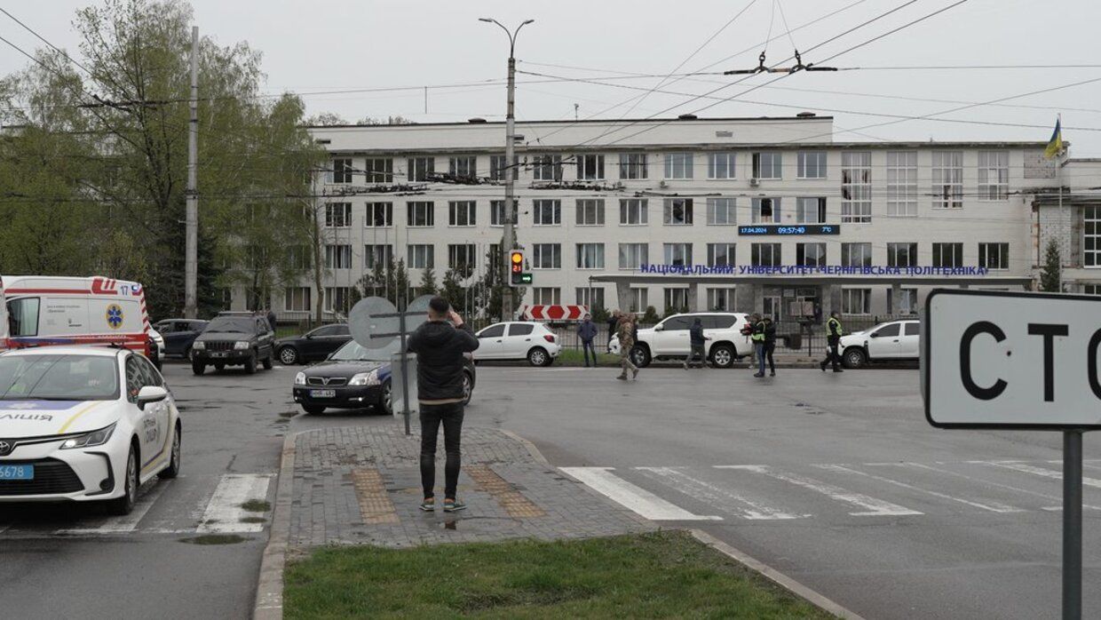 Удар о Чернигове 17 апреля – в результате удара поврежден центральный корпус Политехники