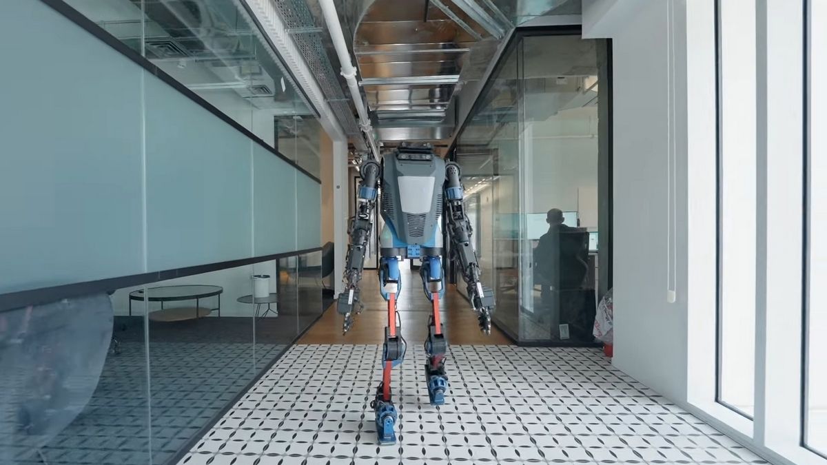 Новий робот нашпигований штучним інтелектом і рухається спритніше, ніж інші