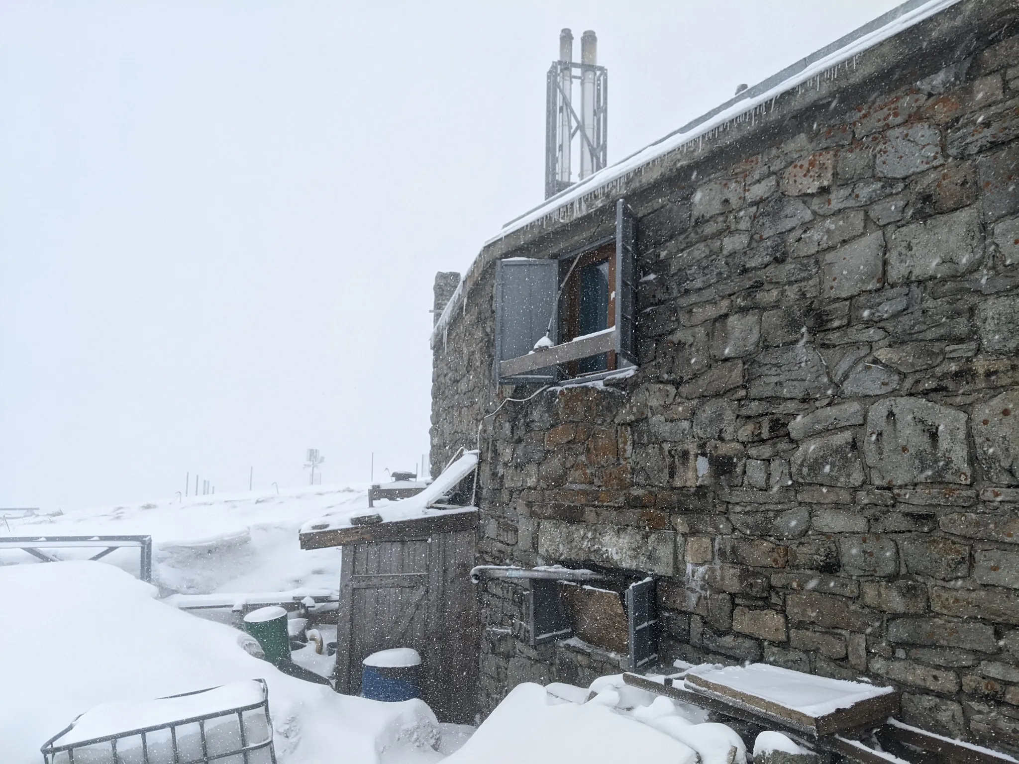 Снег на горе Поп Иван 