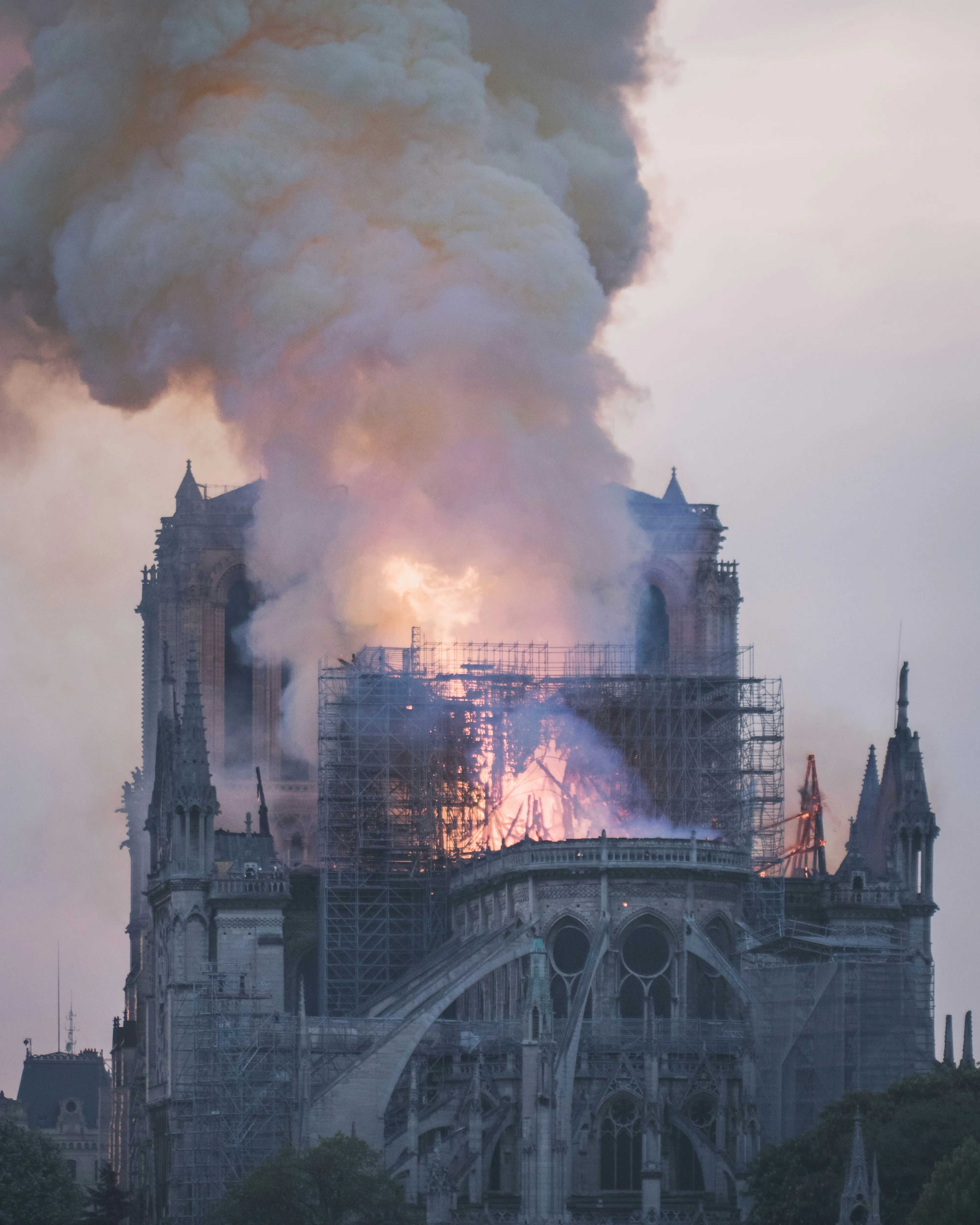 Пожежа у соборі Паризької Богоматері