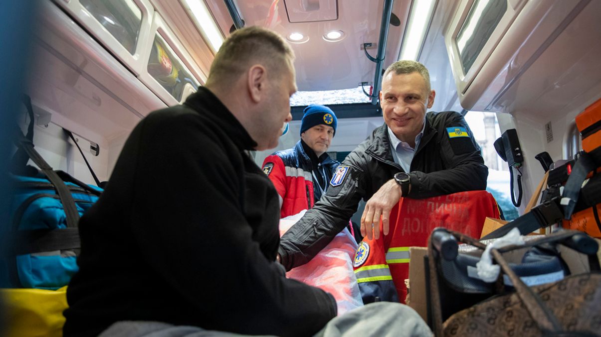 Поранені військові та лікарі вирушили до Берліна – Кличко домовився про протезування - 24 Канал Поранені військові та лікарі вирушили до Берліна – Кличко домовився про протезування - 24 Канал