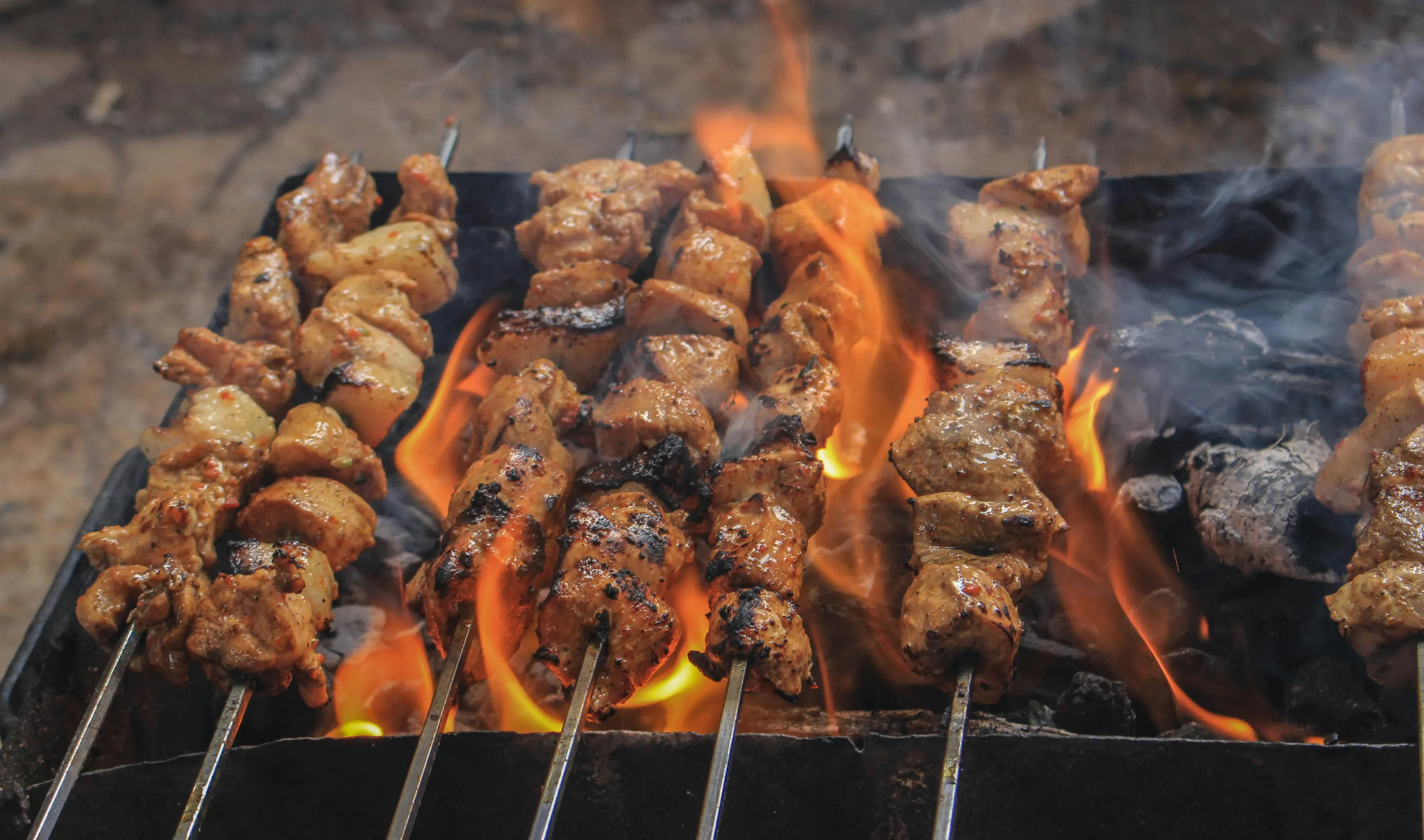 От правильно нарезанного мяса зависит вкус шашлыка От правильно нарезанного мяса зависит вкус шашлыка