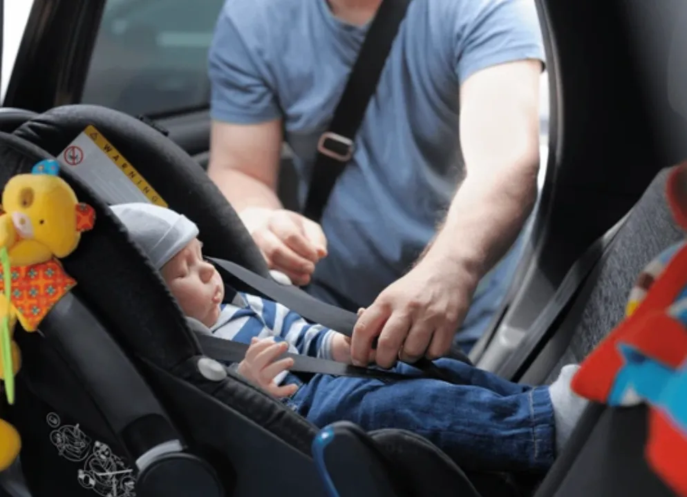 В Угорщині діти в авто повинні бути пристебнуті ременями безпеки