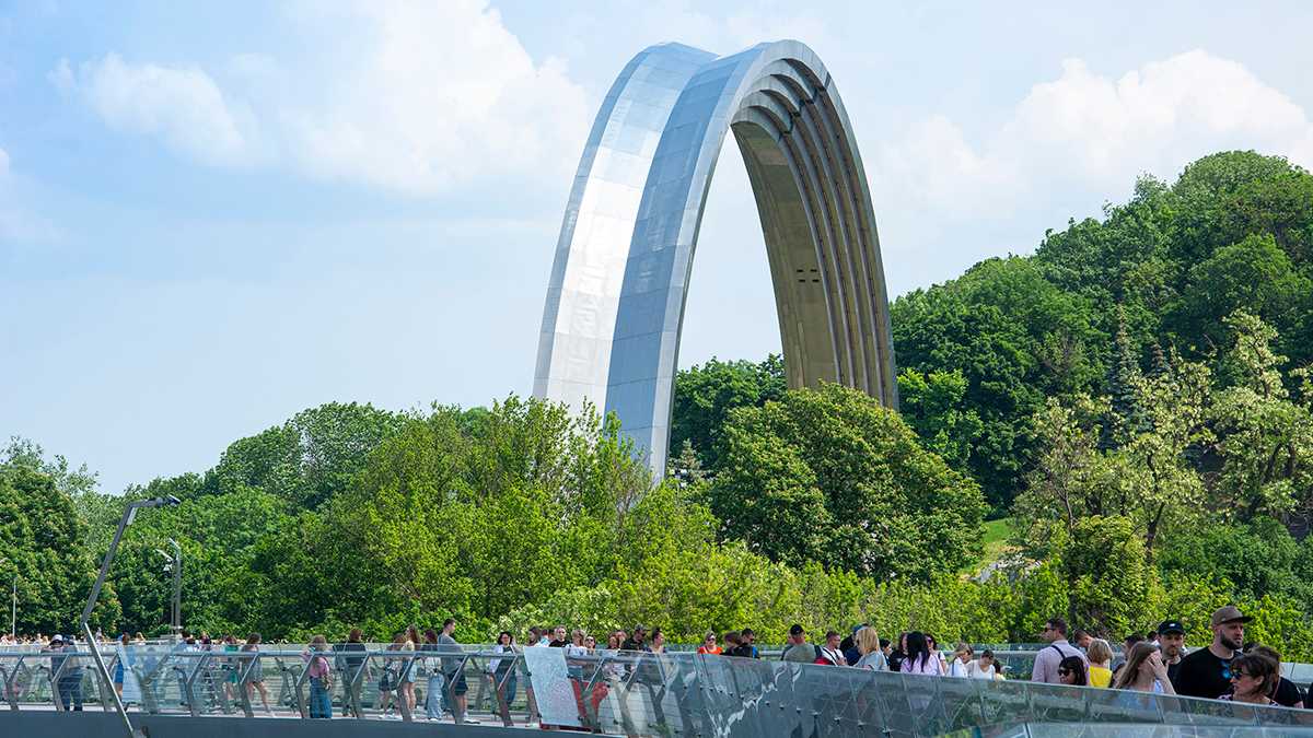 Киевляне не поддерживают демонтаж Арки Свободы в Киеве - почему демонтаж  Арки не актуален - 24 Канал