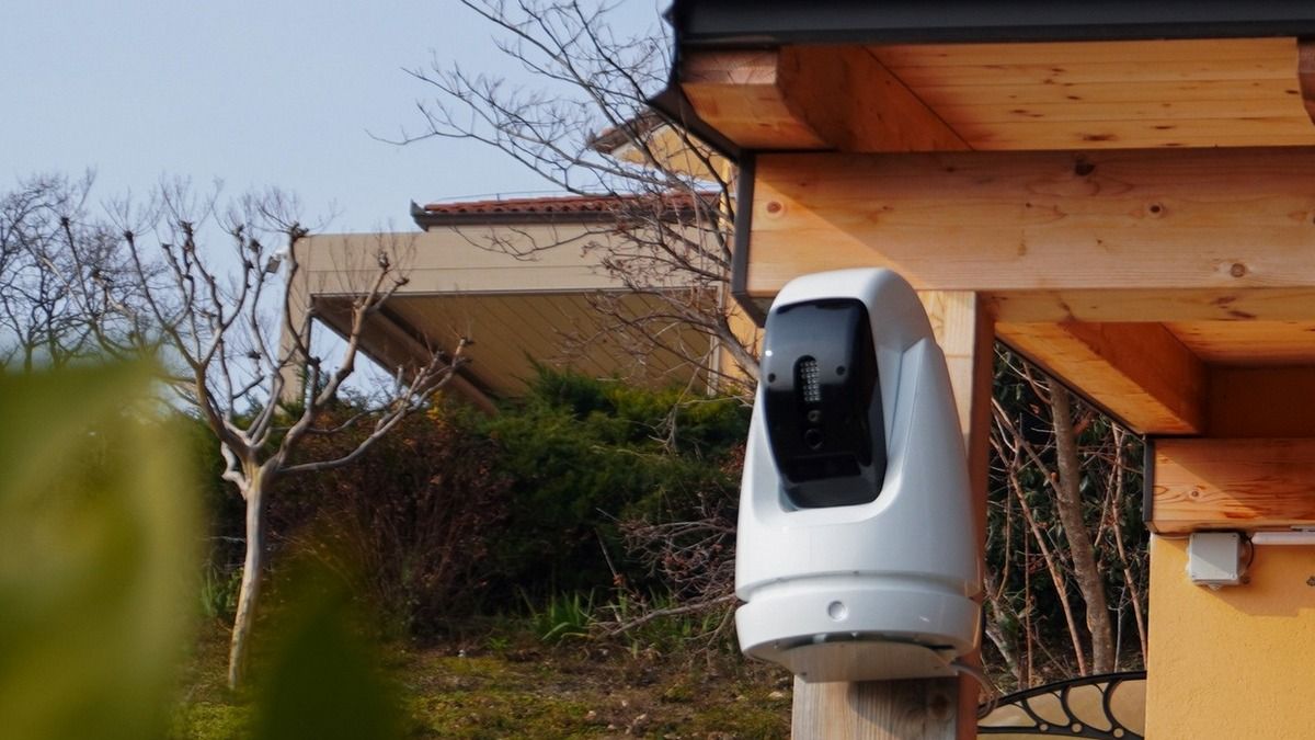 Камера PaintCam Eve стріляє пейнтбольними кульками або сльозогінним газом Камера PaintCam Eve стріляє пейнтбольними кульками або сльозогінним газом