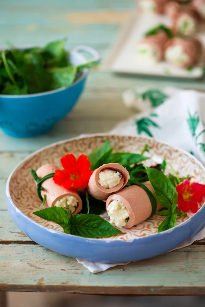 Родные будут в восторге: уникальная подборка самых вкусных блюд с колбасой на Пасху