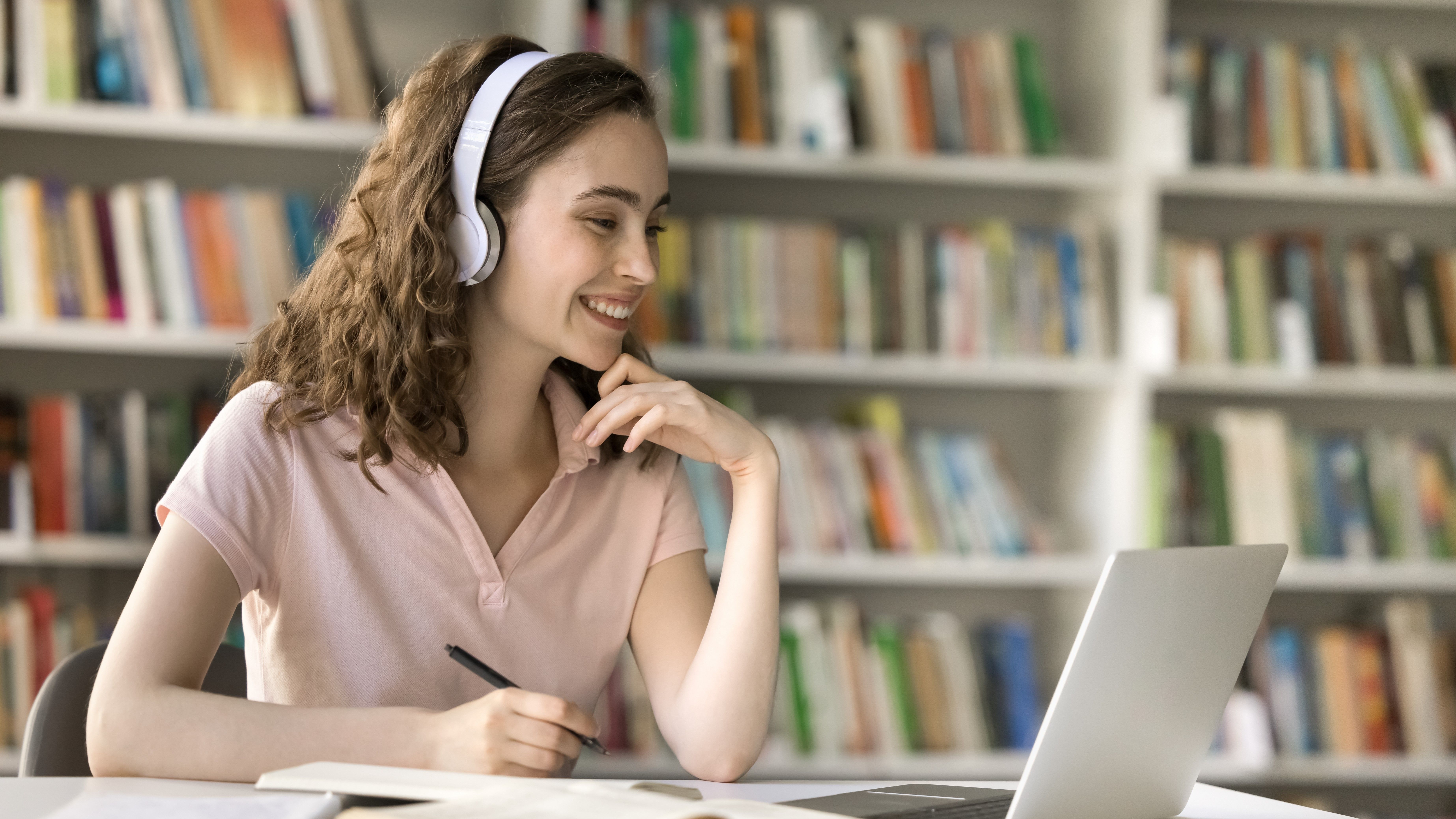 Дистанційна школа Оптіма та ДТЕУ дарують учням потужні можливості для реалізації Дистанційна школа Оптіма та ДТЕУ дарують учням потужні можливості для реалізації