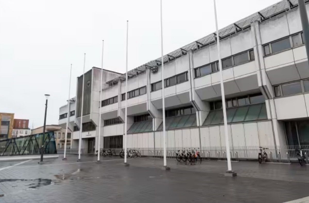 У Фінляндії біля кордону з Росією двічі паплюжили український прапор У Фінляндії біля кордону з Росією двічі паплюжили український прапор