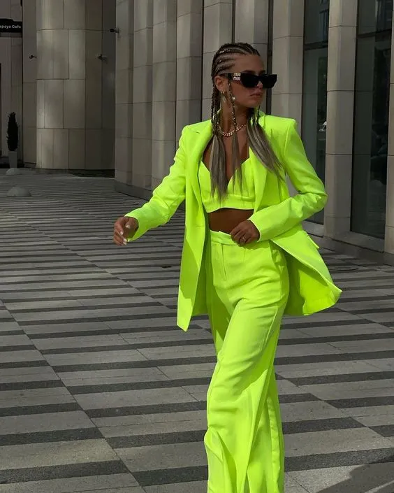 Не додавайте неонові відтінки у свій гардероб Не додавайте неонові відтінки у свій гардероб