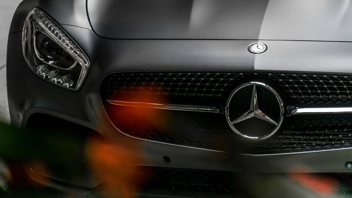 Mercedes продає перший автомобіль з автопілотом, який не потребує уваги водія