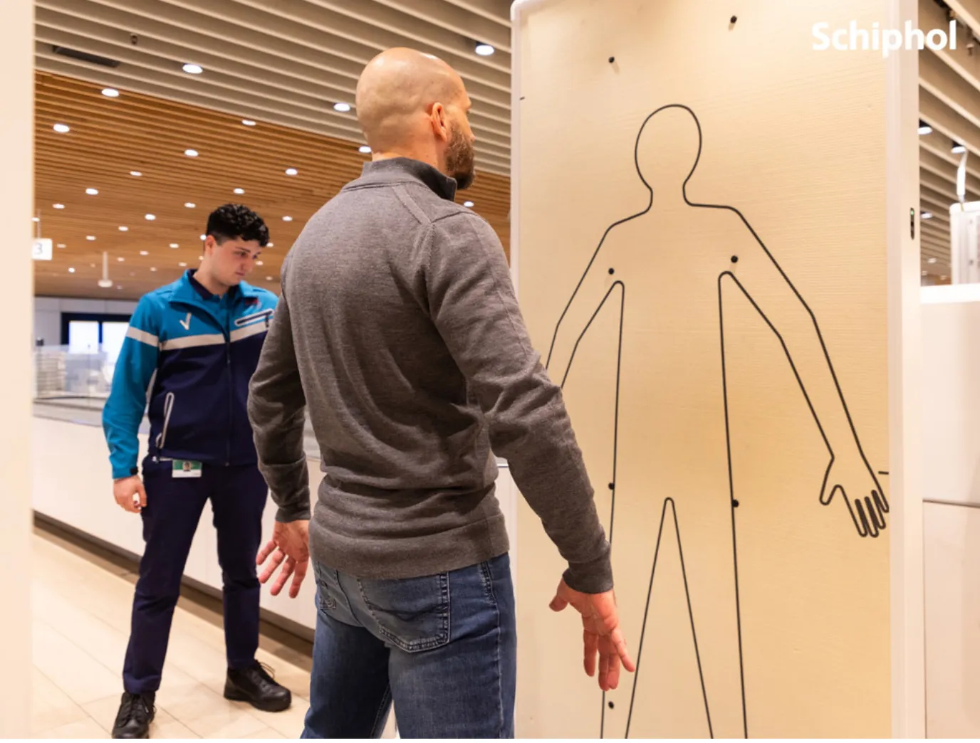 Новый сканер для проверки пассажиров в аэропорту Схипхол Новый сканер для проверки пассажиров в аэропорту Схипхол