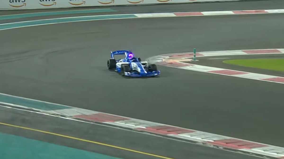 У перших перегонах автономних машин усе пішло не за планом У перших перегонах автономних машин усе пішло не за планом