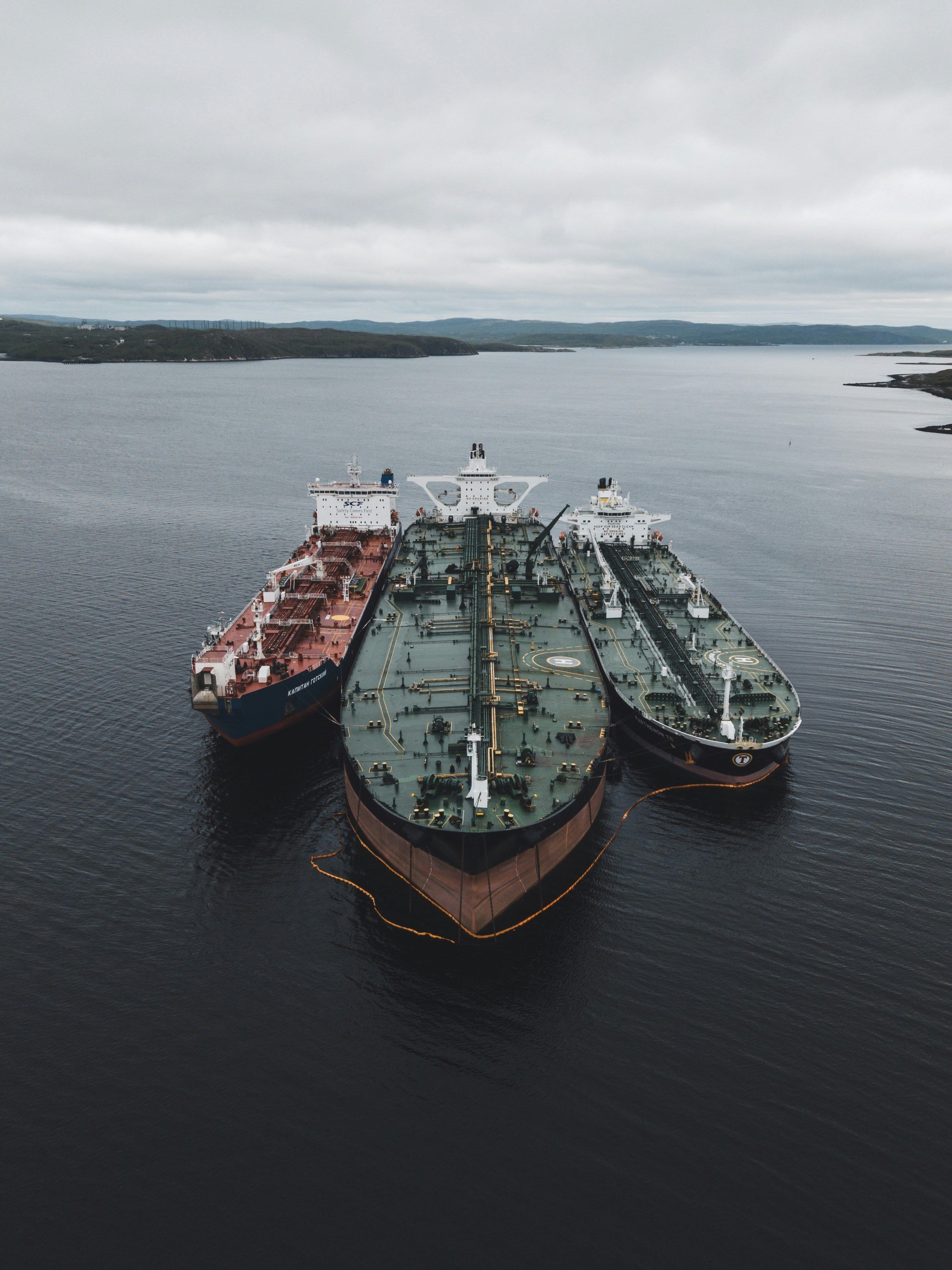 Россия переименовывает нефтяные танкеры, попавшие под санкции США, - Bloomberg