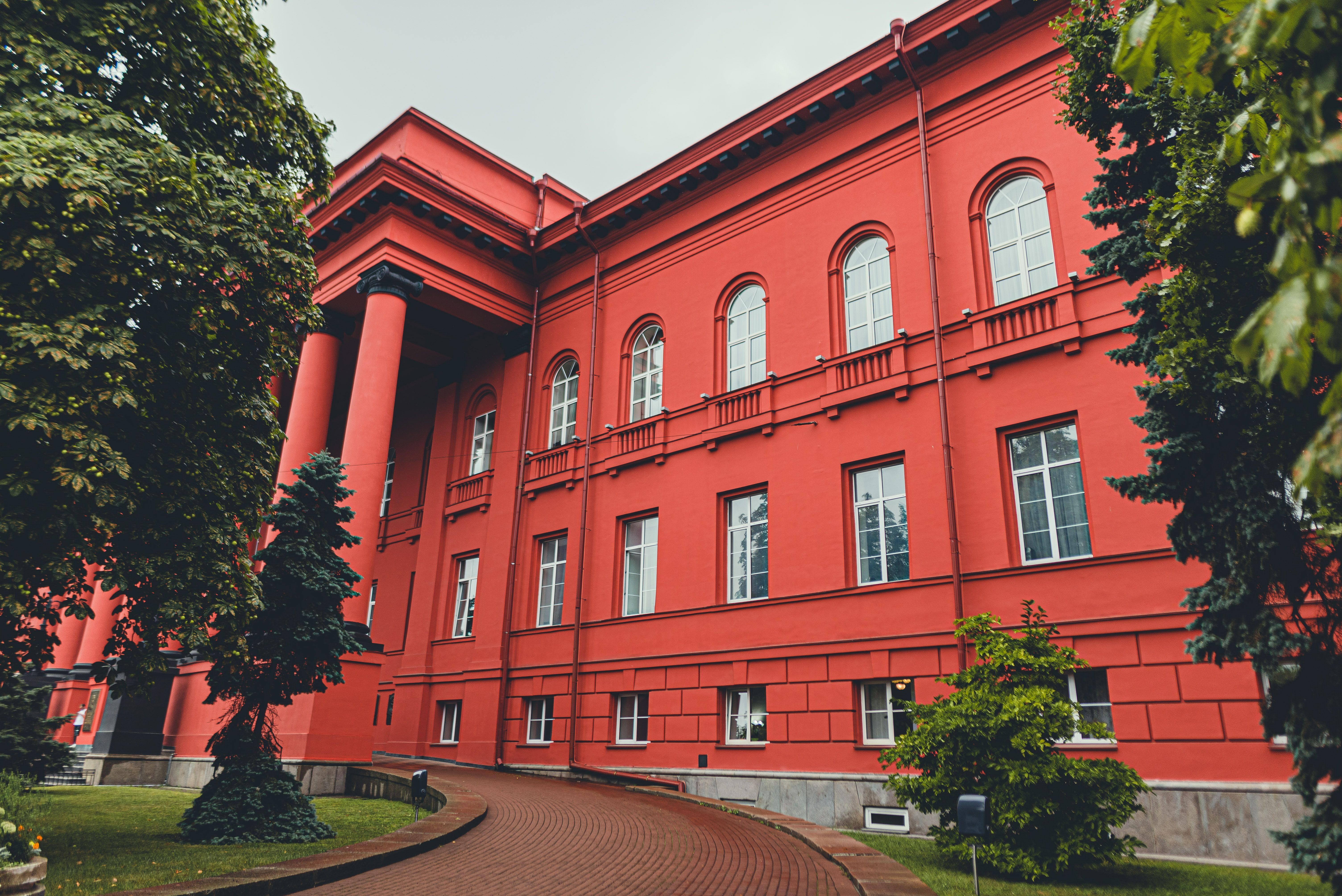10 найпопулярніших університетів України сьогодні - міжнародний рейтинг для вступників 