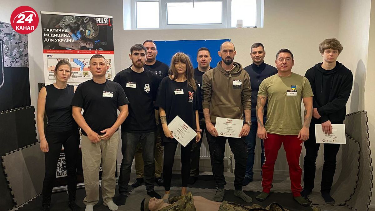 Одесит врятував життя постраждалому за добі після тренінгу із зупинки кровотеч (На фото крайній справа) Одесит врятував життя постраждалому за добі після тренінгу із зупинки кровотеч (На фото крайній справа)