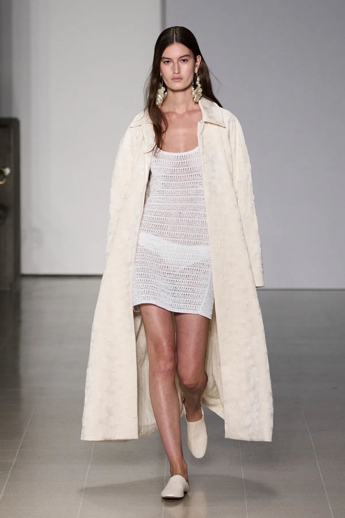 Трендовые платья в белом цвете на лето 2024 Трендовые платья в белом цвете на лето 2024