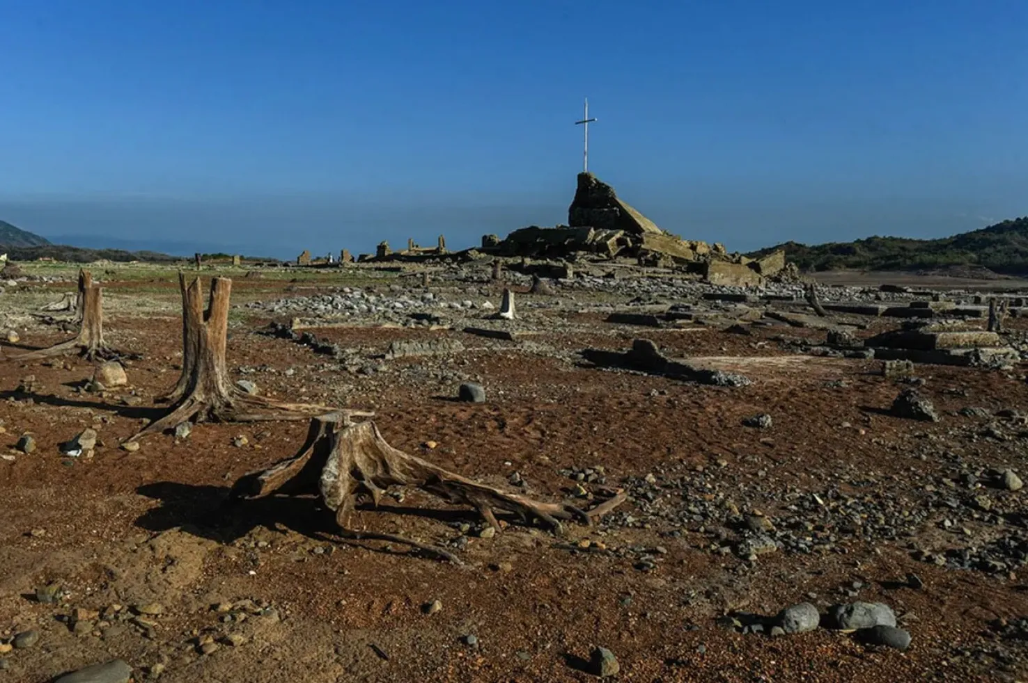 На Філіппінах через аномальну спеку висохла дамба На Філіппінах через аномальну спеку висохла дамба