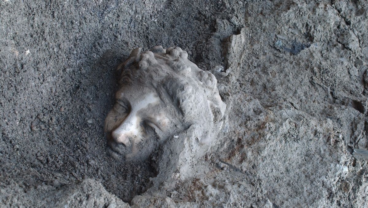 Під римською віллою п'ятого століття знайшли іншу, в якій міг померти перший імператор