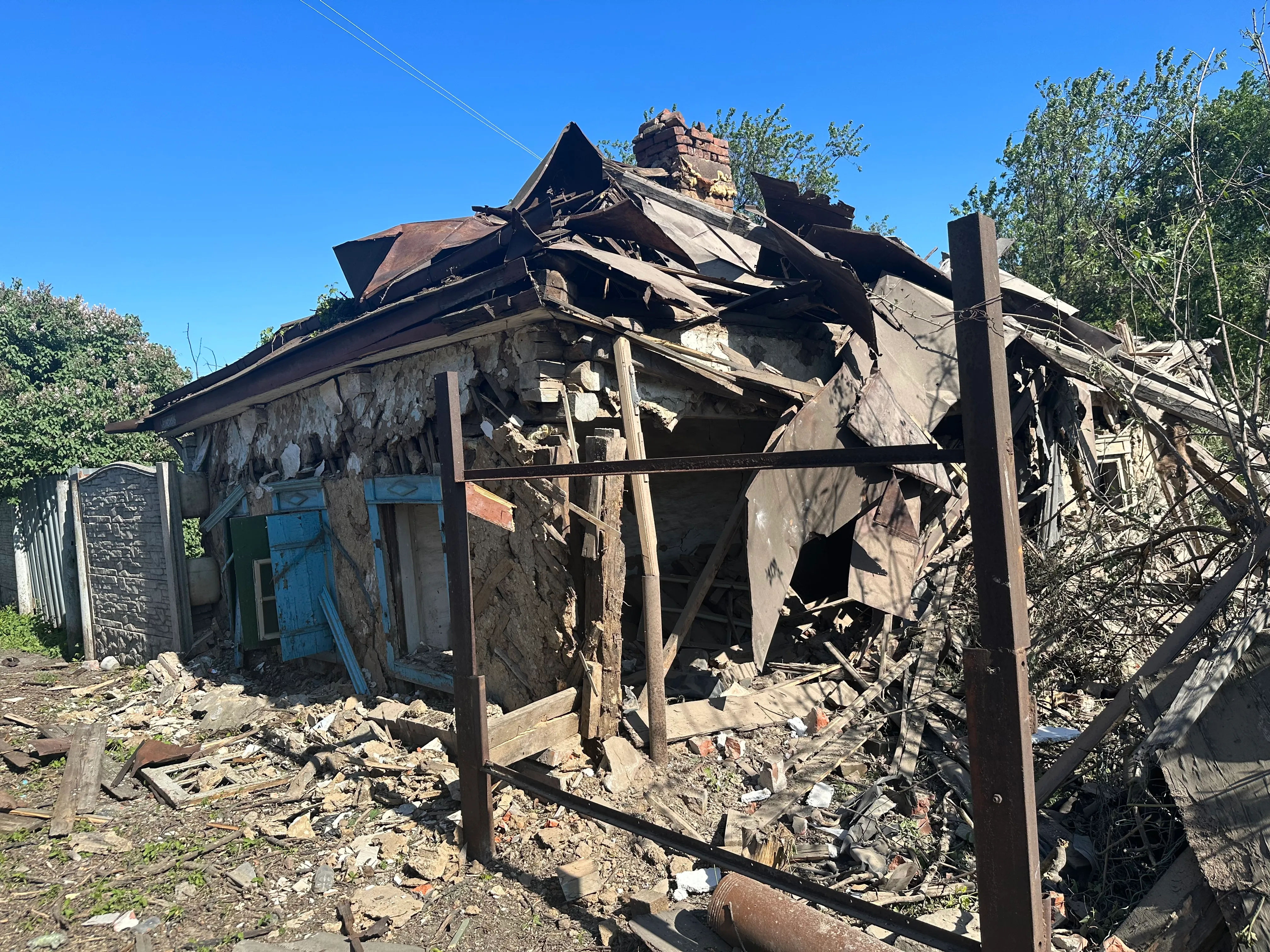 повреждённый дом