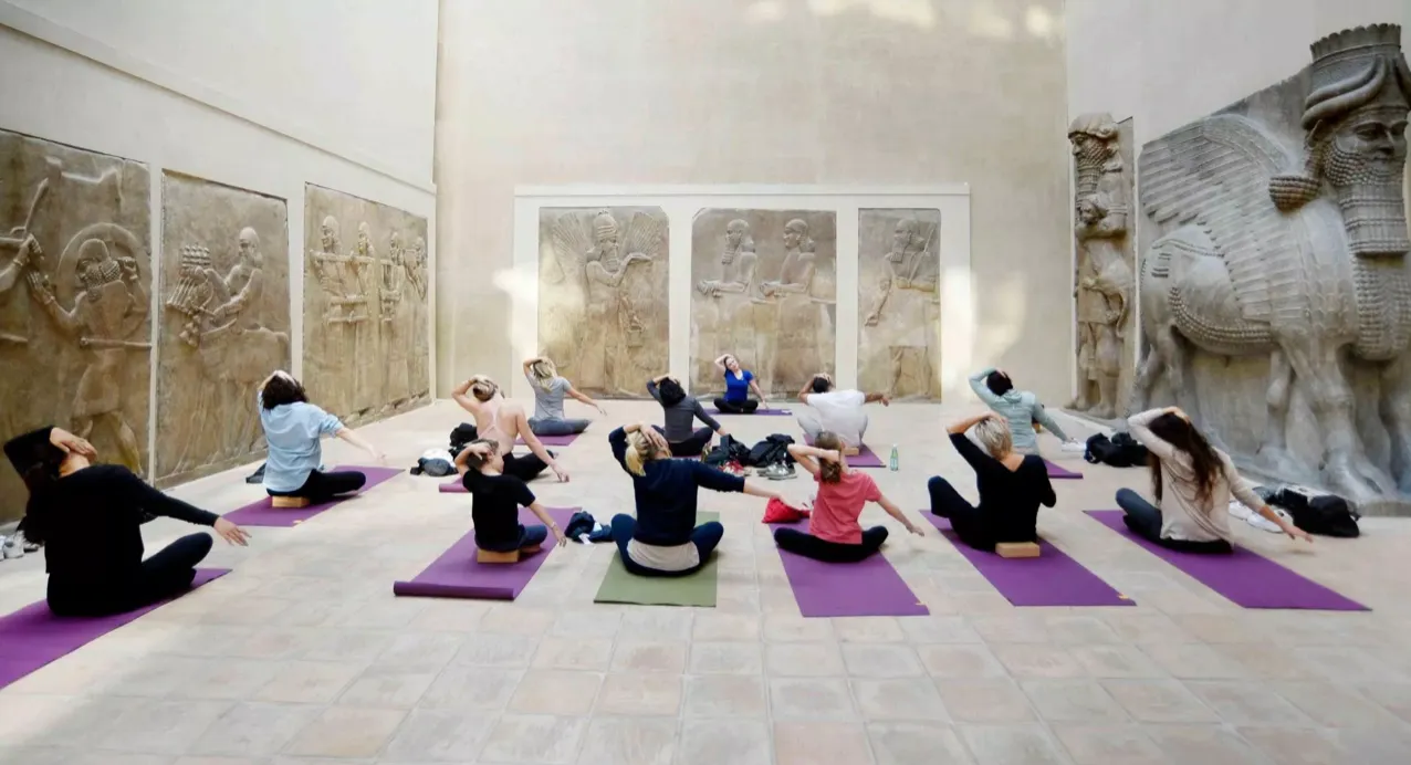 У Луврі можна позайматися йогою У Луврі можна позайматися йогою