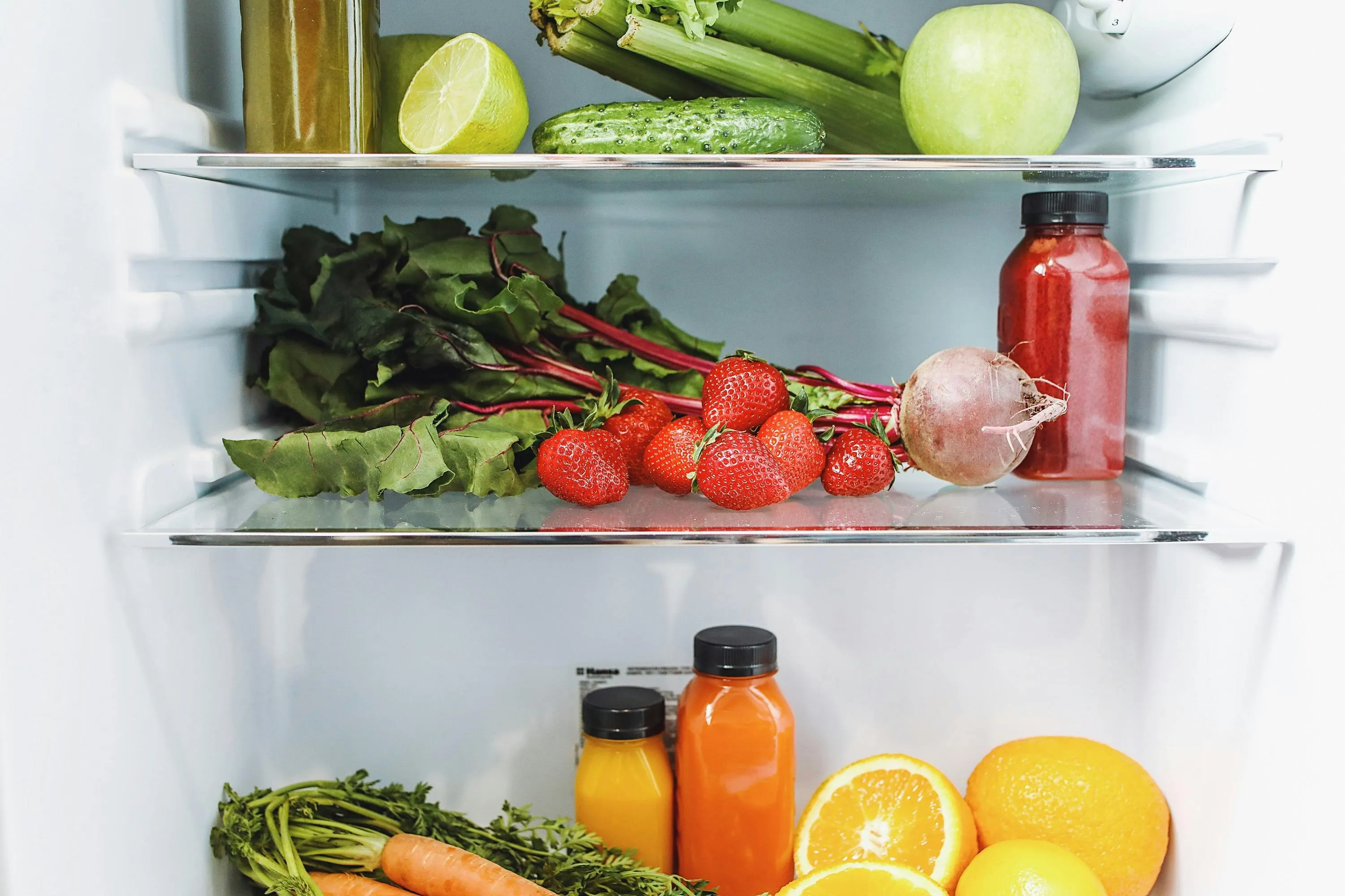 Народні методи, які позбавлять холодильник поганого запаху