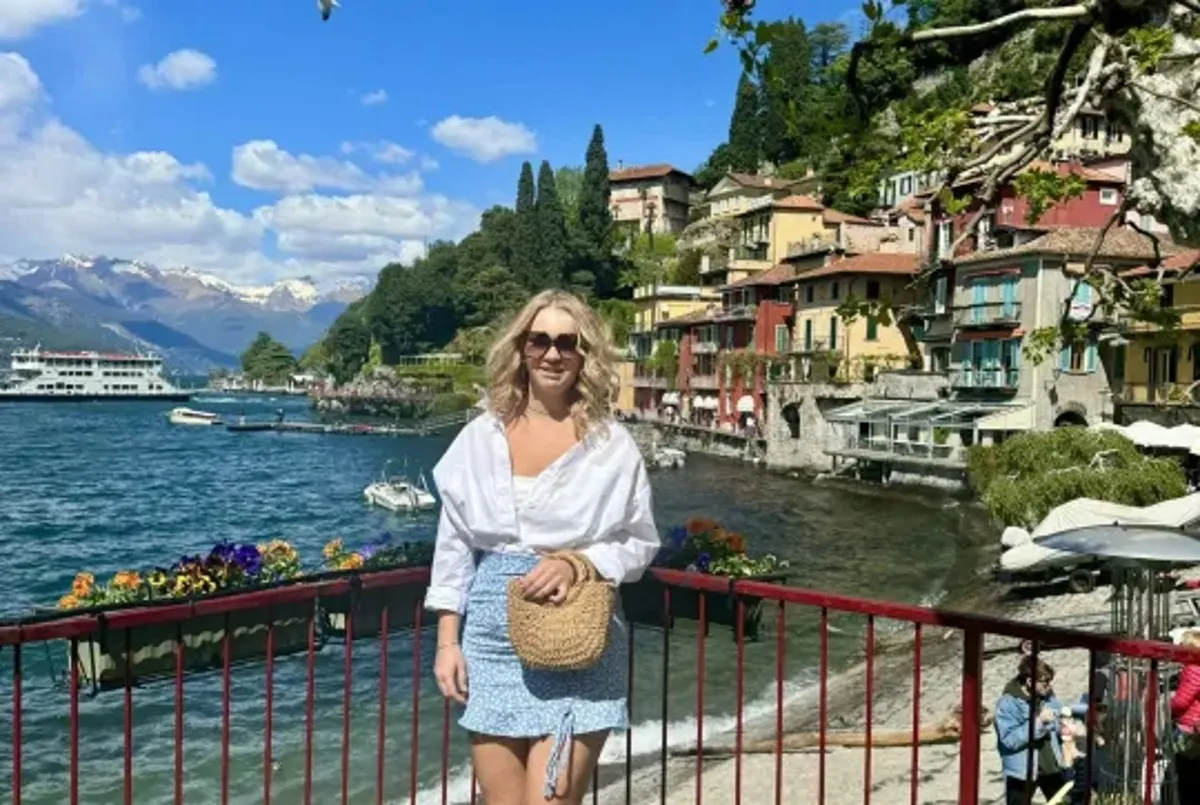 Дівчина гарно провела час Дівчина гарно провела час