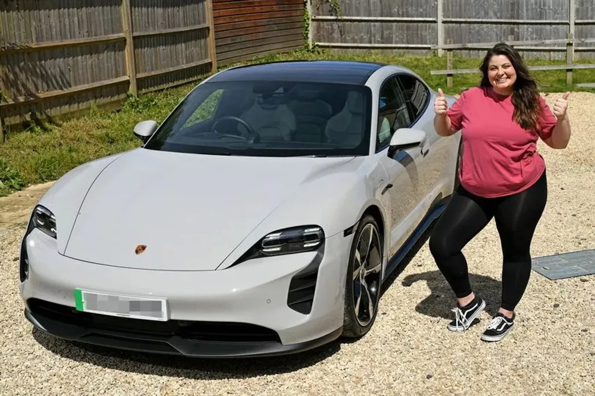 Дівчина виграла новеньке авто Дівчина виграла новеньке авто