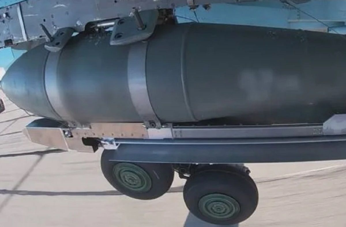 Российский самолет "уронил" авиабомбу на Краснодарский край Российский самолет "уронил" авиабомбу на Краснодарский край