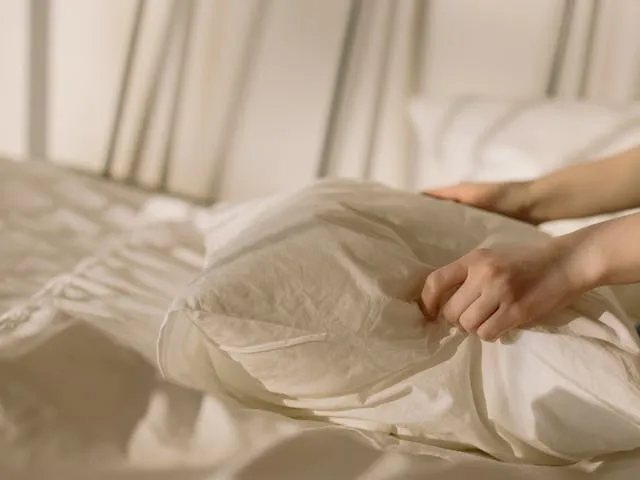 Постільна білизна на ліжку