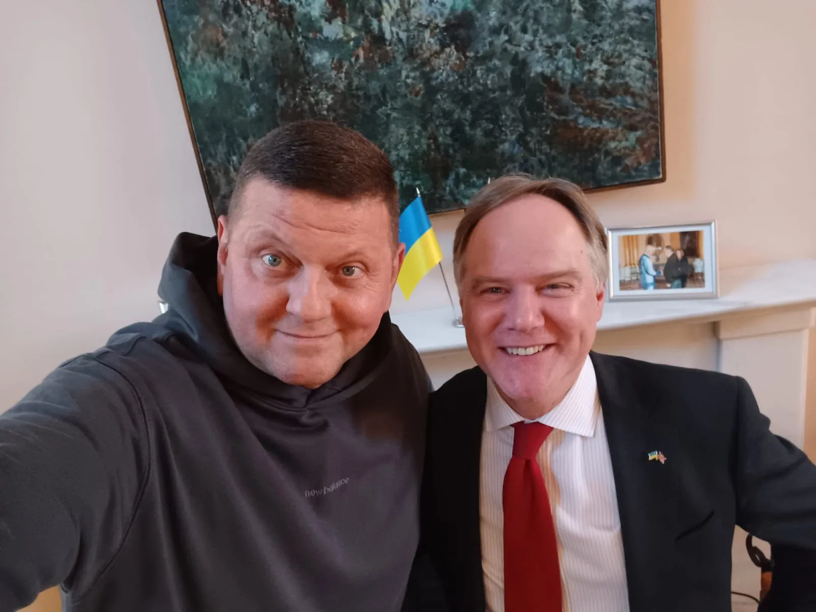 Валерий Залужный с послом Британии в Украине Мартином Гаррисом