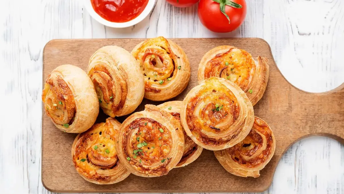 Рулеты из слоеного теста Рулеты из слоеного теста