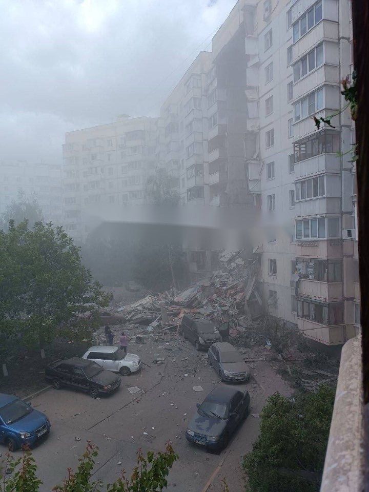 У Бєлгороді після сирени та вибухів обвалився під’їзд багатоповерхівки