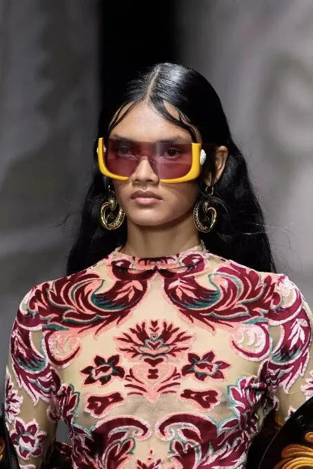 Трендовые очки на лето 2024 Трендовые очки на лето 2024