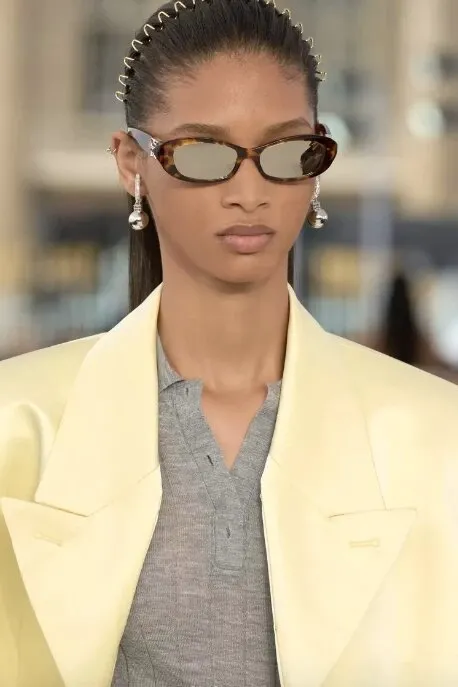 Трендовые очки на лето 2024 Трендовые очки на лето 2024